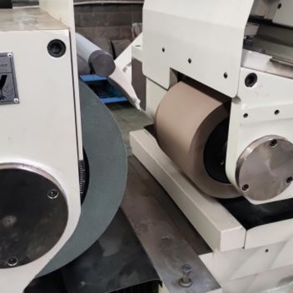 เครื่องเจียรไร้ศูนย์กลางแบบแมนนวล ซีรีส์ 18